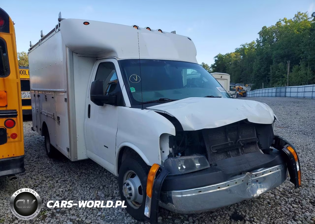 2018 Chevrolet Express Delivery Truck VIN:1GB3GRCG9J1200686 - 4