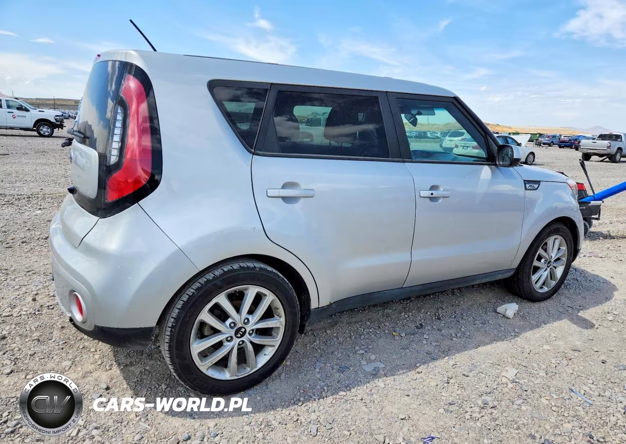 2018 Kia Soul + VIN:KNDJP3A55J7564862 - 3