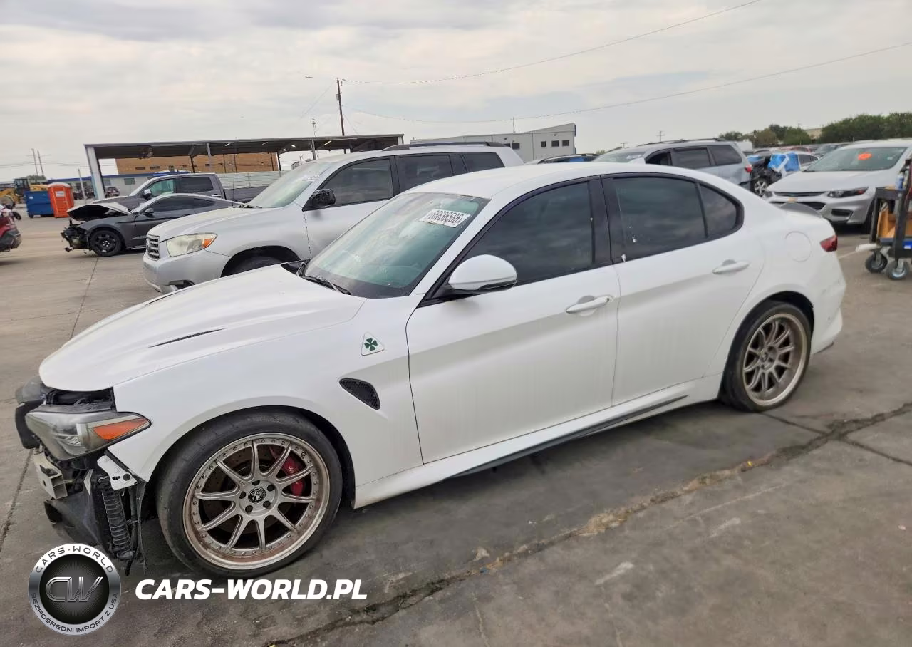 2017 Alfa Romeo Giulia Quadrifoglio VIN:ZARFAEAV3H7549893 - 1