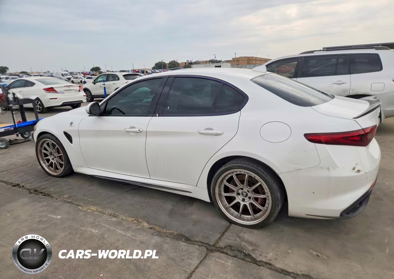 2017 Alfa Romeo Giulia Quadrifoglio VIN:ZARFAEAV3H7549893 - 2