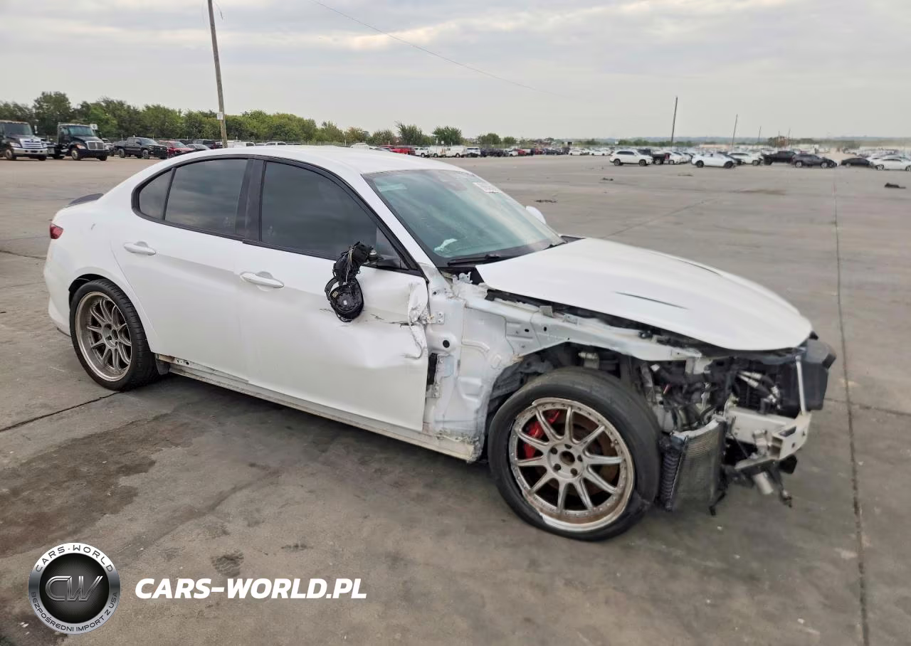 2017 Alfa Romeo Giulia Quadrifoglio VIN:ZARFAEAV3H7549893 - 4