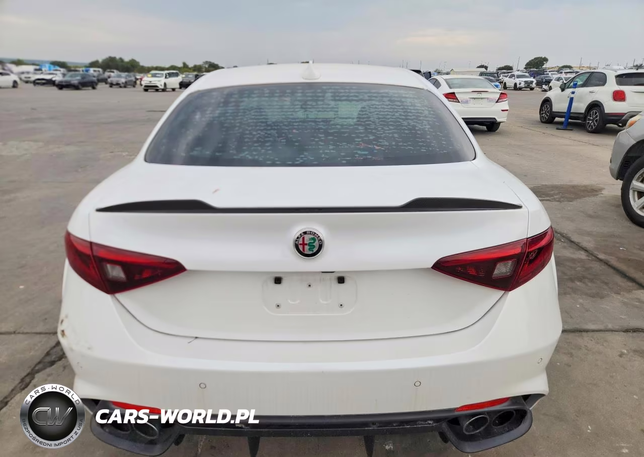 2017 Alfa Romeo Giulia Quadrifoglio VIN:ZARFAEAV3H7549893 - 6