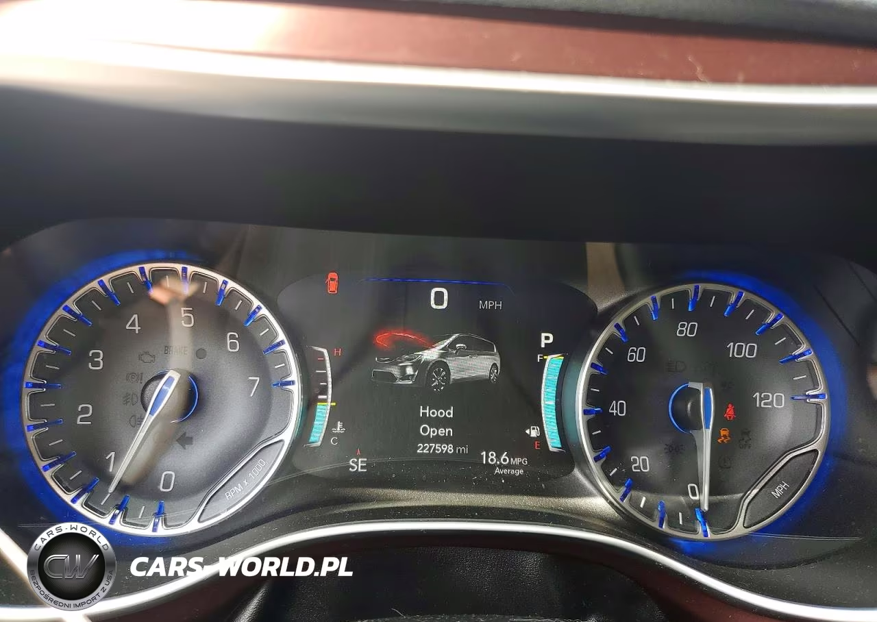 2017 Chrysler Pacifica Limited VIN:2C4RC1GG1HR620574 - 9