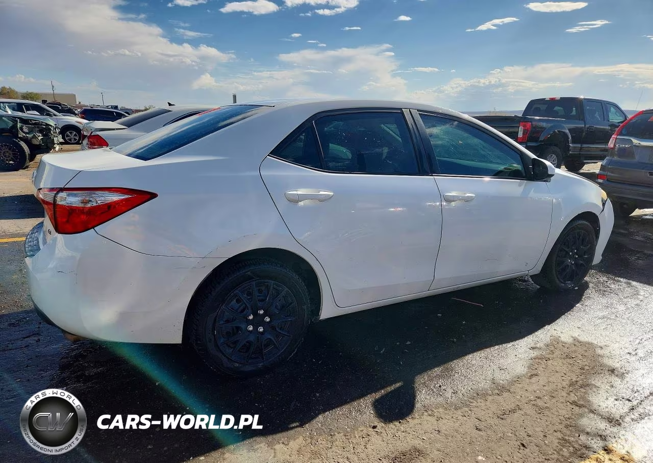 2015 Toyota Corolla Le VIN:5YFBURHE3FP343787 - 3