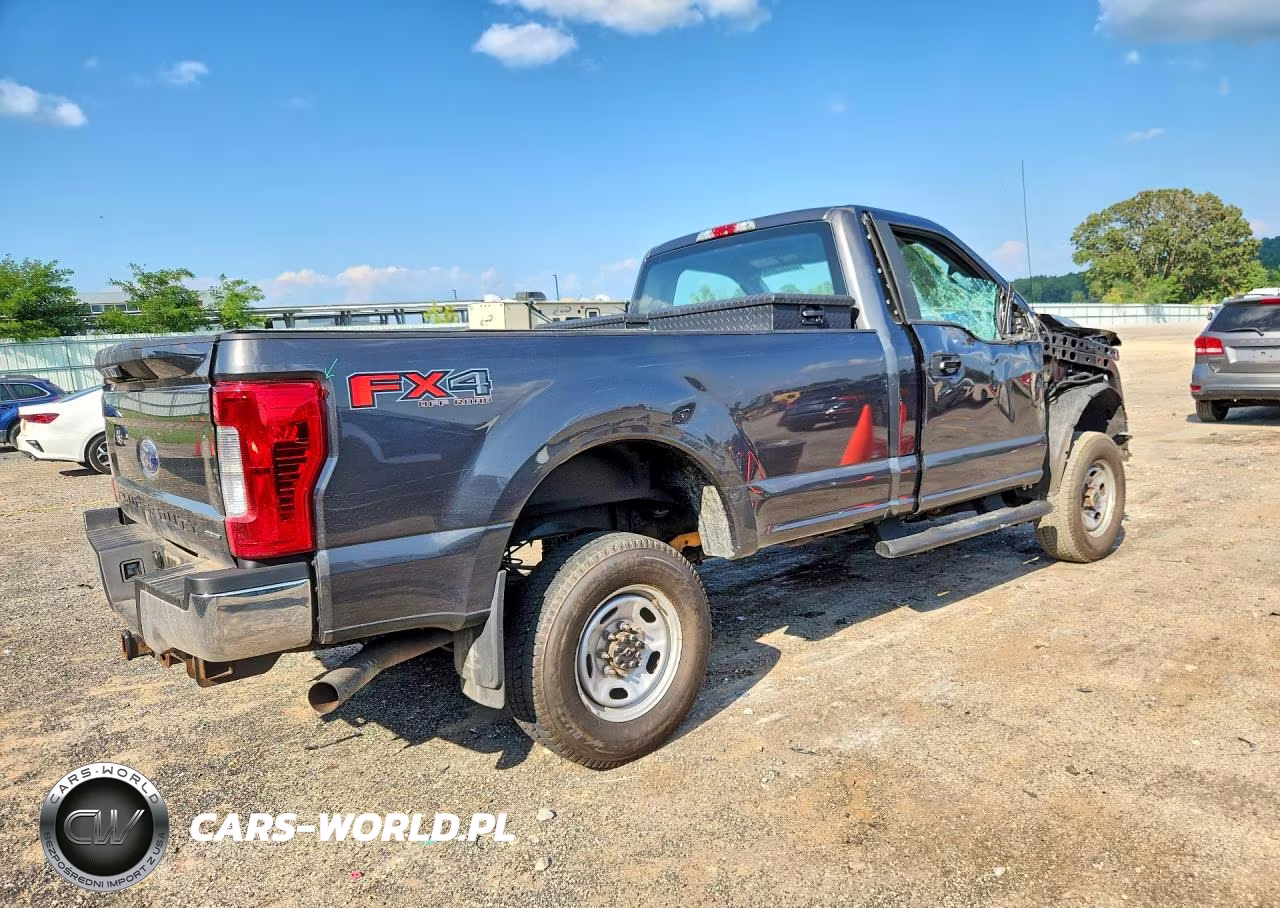 2017 Ford F250 Super Duty VIN:1FTBF2B65HEE74349 - 3
