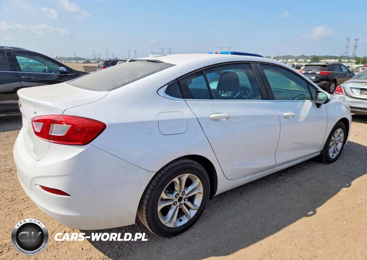 2019 Chevrolet Cruze VIN:1G1BE5SM6K7146171 - 3