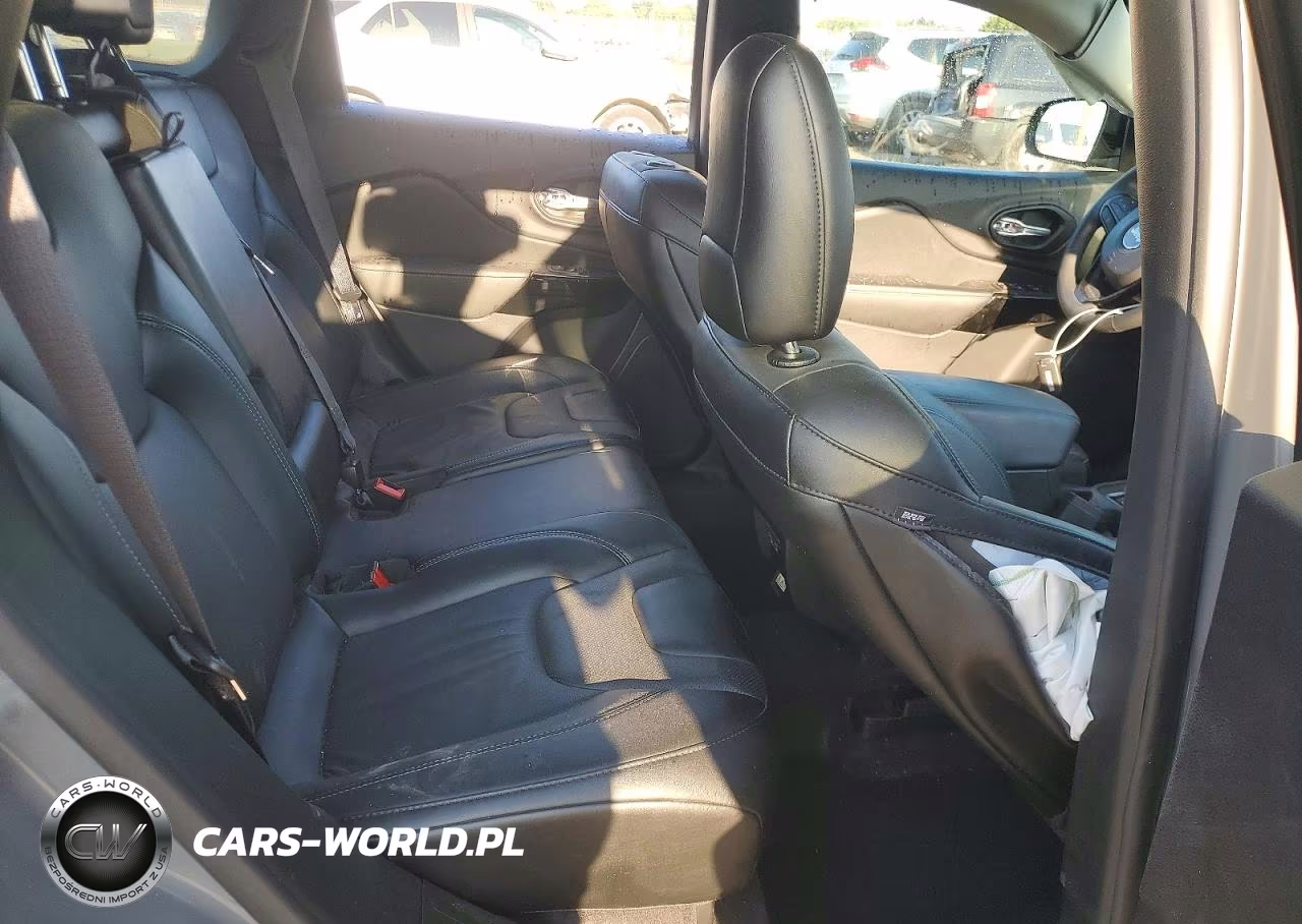 2023 Jeep Cherokee Altitude Lux VIN:1C4PJMMB8PD102986 - 11