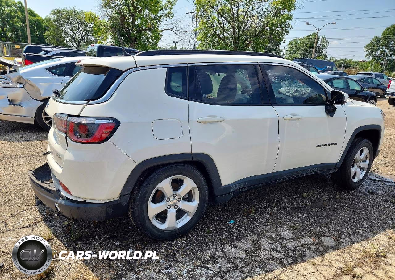 2018 Jeep Compass Latitude VIN:3C4NJDBB6JT281752 - 3