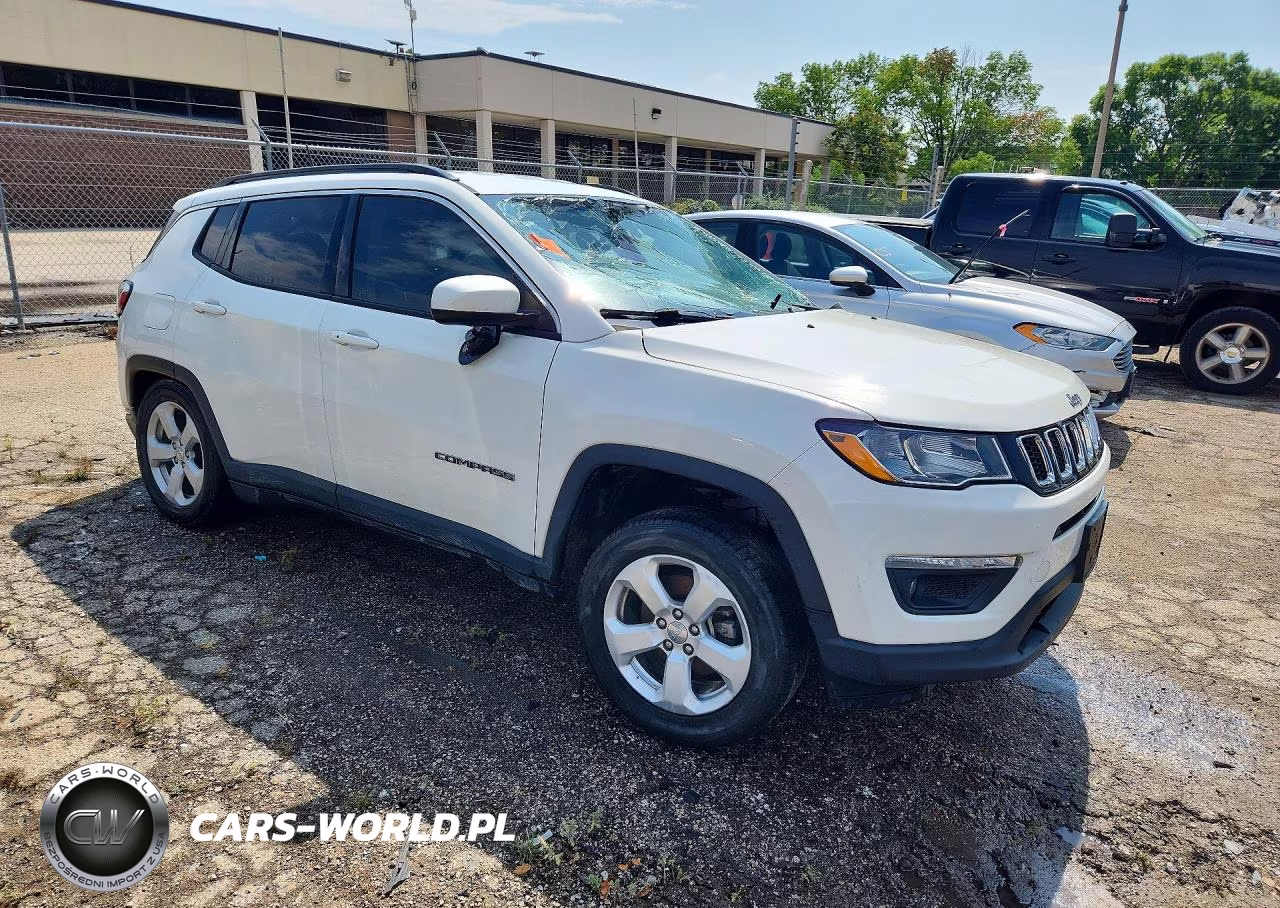 2018 Jeep Compass Latitude VIN:3C4NJDBB6JT281752 - 4
