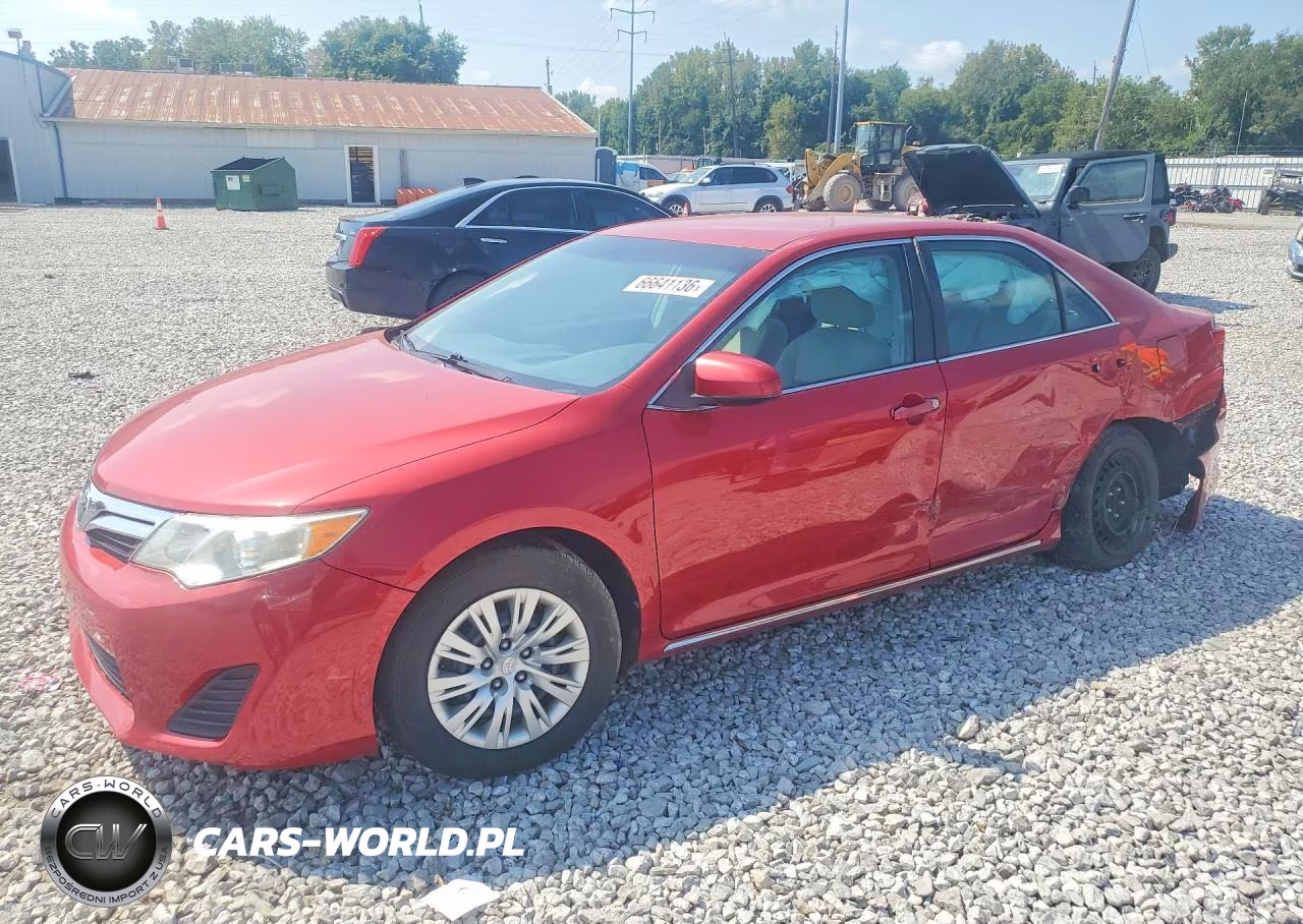 2013 Toyota Camry Le – zdjęcie 1 z 12