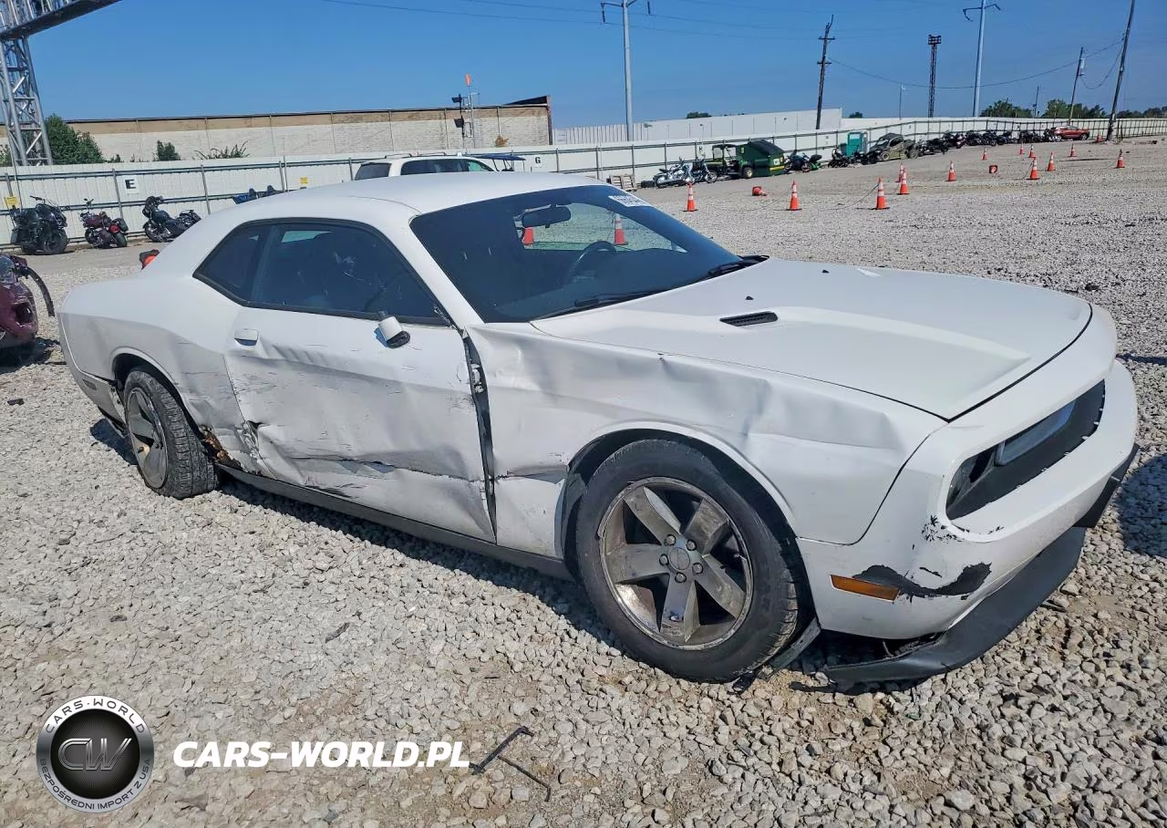 2013 Dodge Challenger VIN:2C3CDYAG3DH607642 - 4