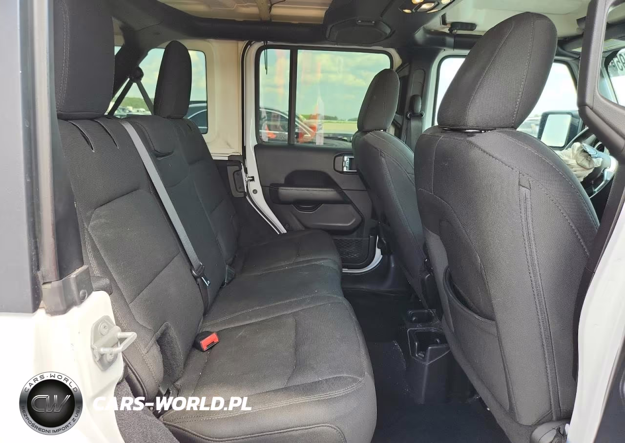 2019 Jeep Wrangler Unlimited Sahara VIN:1C4HJXEN3KW600279 - 10