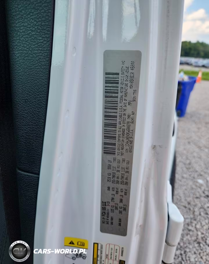 2019 Jeep Wrangler Unlimited Sahara VIN:1C4HJXEN3KW600279 - 12