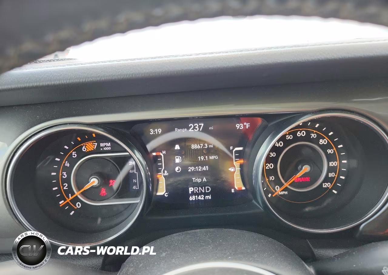 2019 Jeep Wrangler Unlimited Sahara VIN:1C4HJXEN3KW600279 - 9