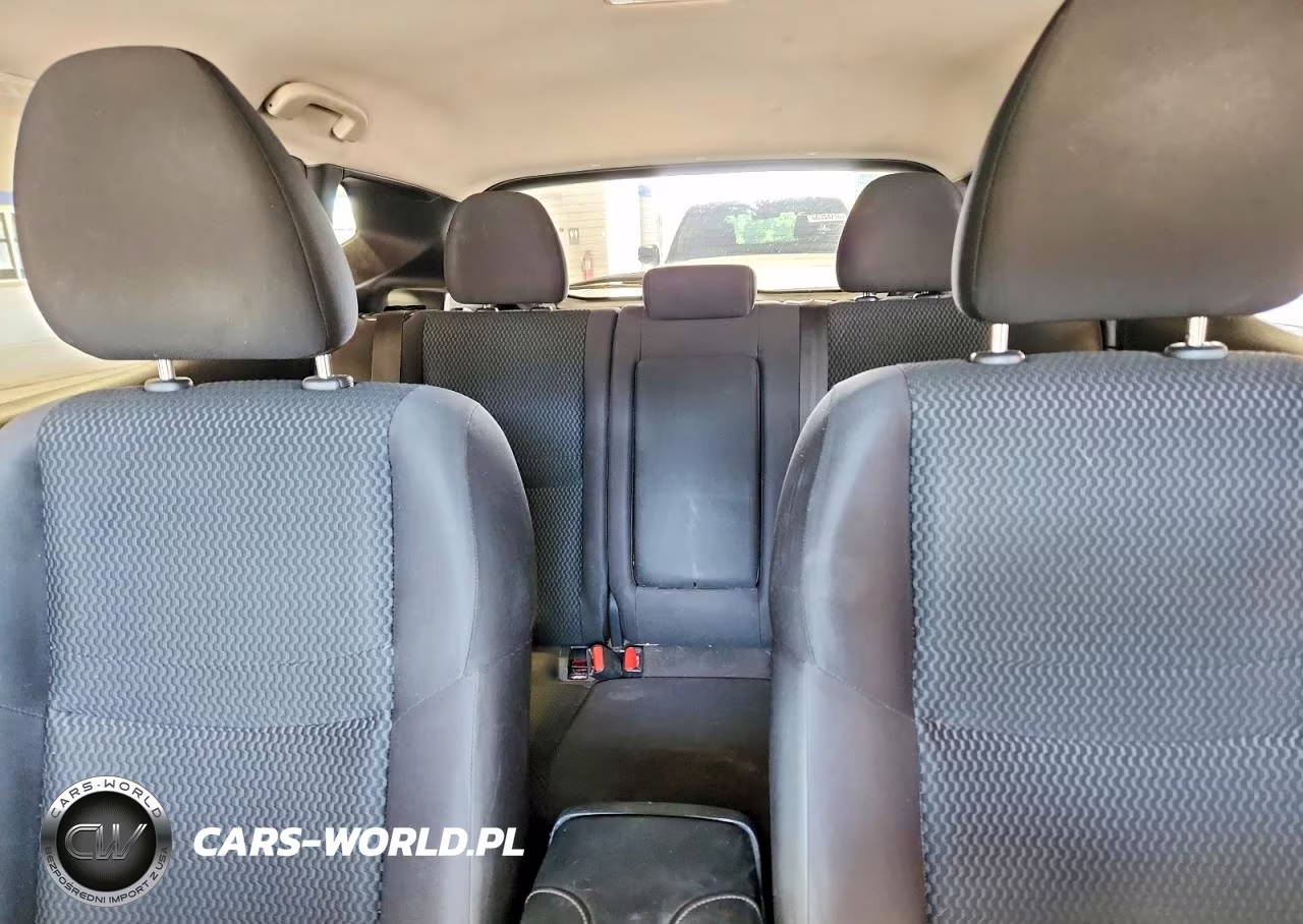 2018 Nissan Rogue Sport S VIN:JN1BJ1CR3JW261808 - 10