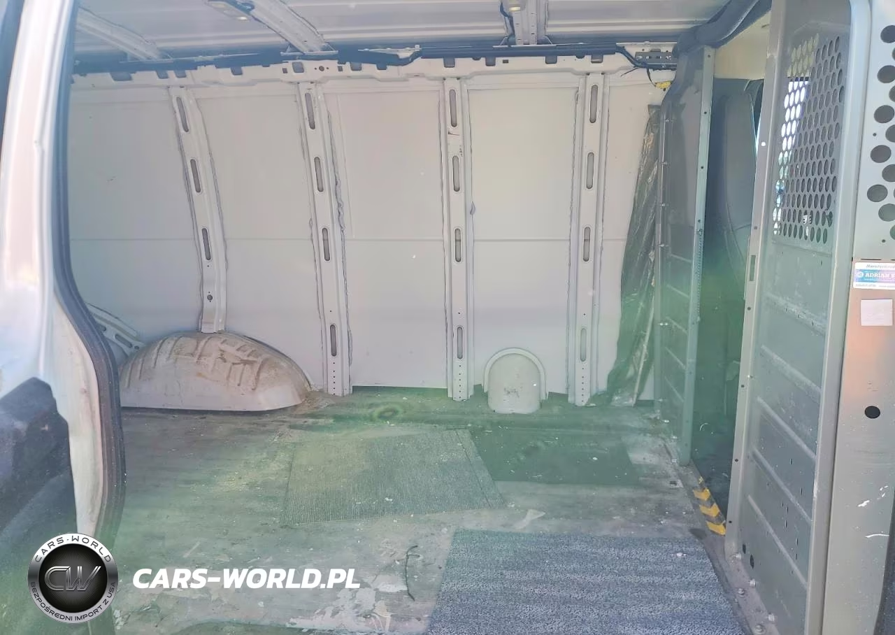 2019 Chevrolet Express G2500 VIN:1GCWGAFP9K1147267 - 11