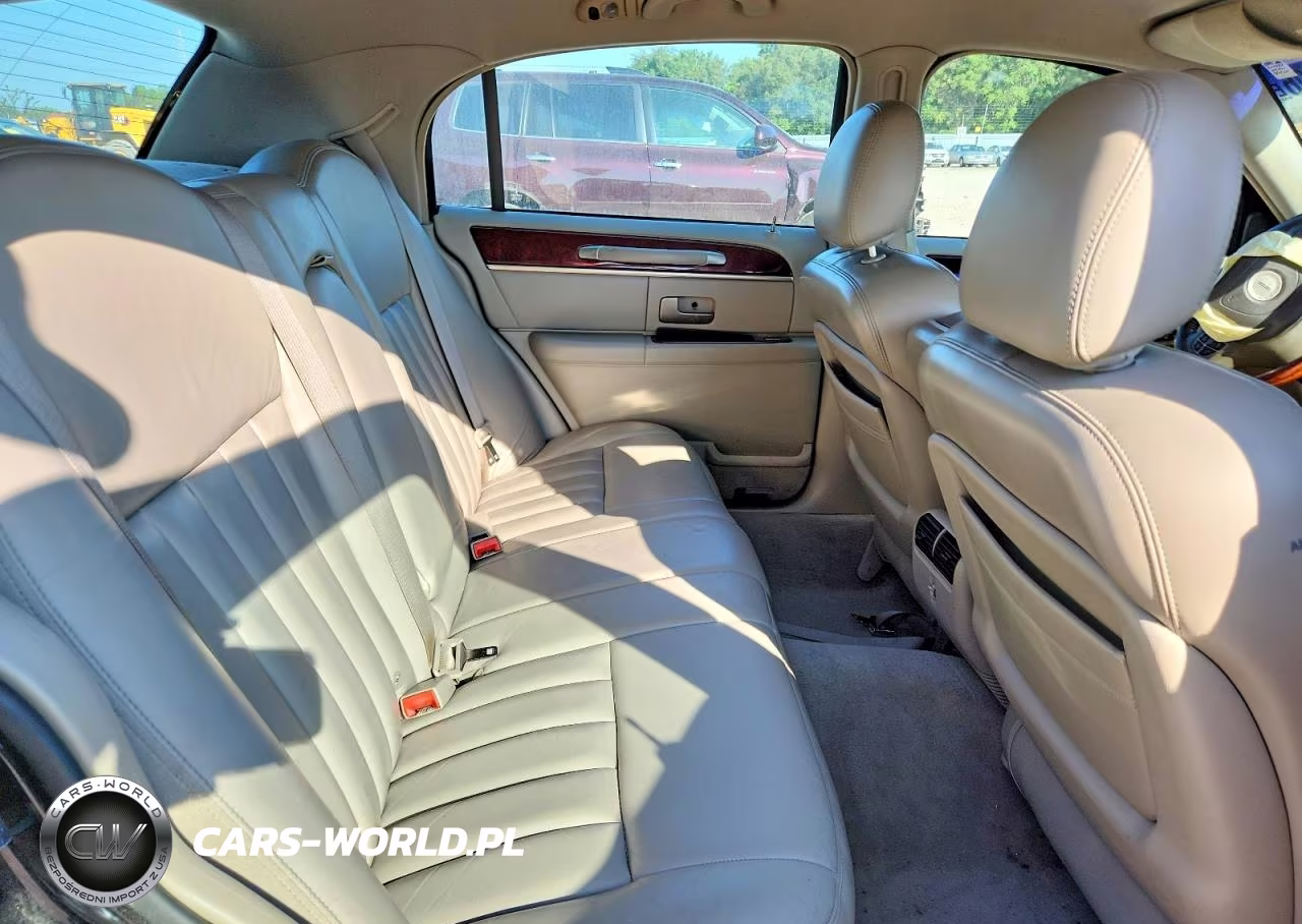 2003 Lincoln Town Car Executive VIN:1LNHM81W13Y612265 - 10