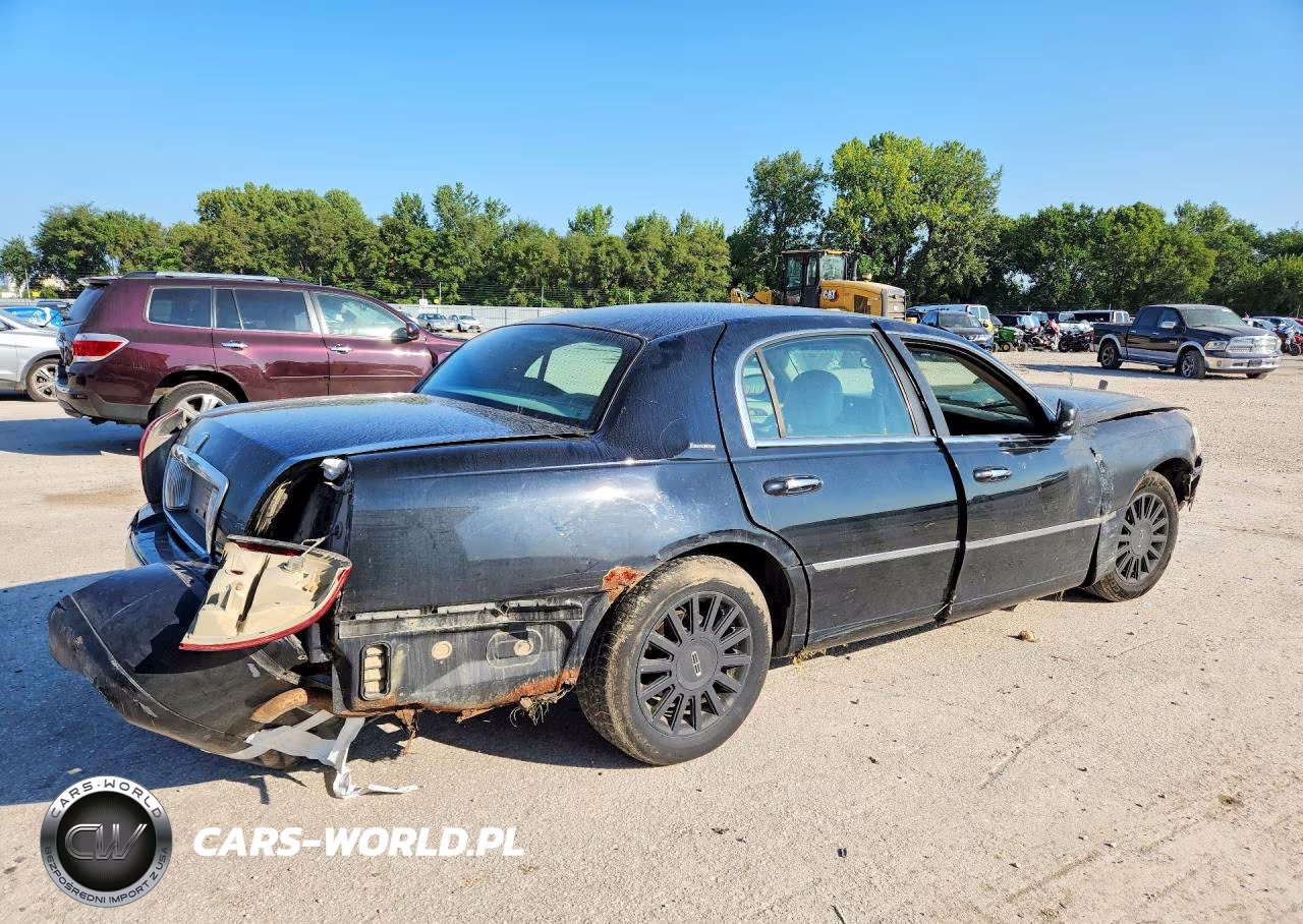 2003 Lincoln Town Car Executive VIN:1LNHM81W13Y612265 - 3