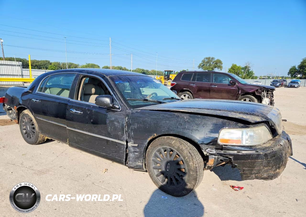 2003 Lincoln Town Car Executive VIN:1LNHM81W13Y612265 - 4