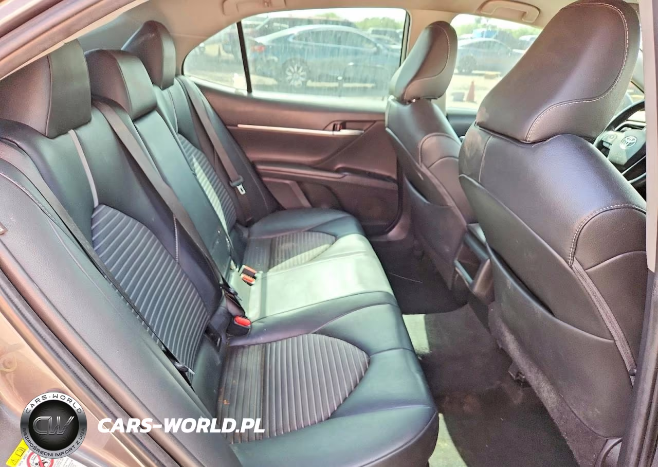 2018 Toyota Camry Se VIN:4T1B11HK0JU130593 - 10