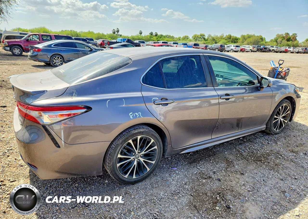 2018 Toyota Camry Se VIN:4T1B11HK0JU130593 - 3