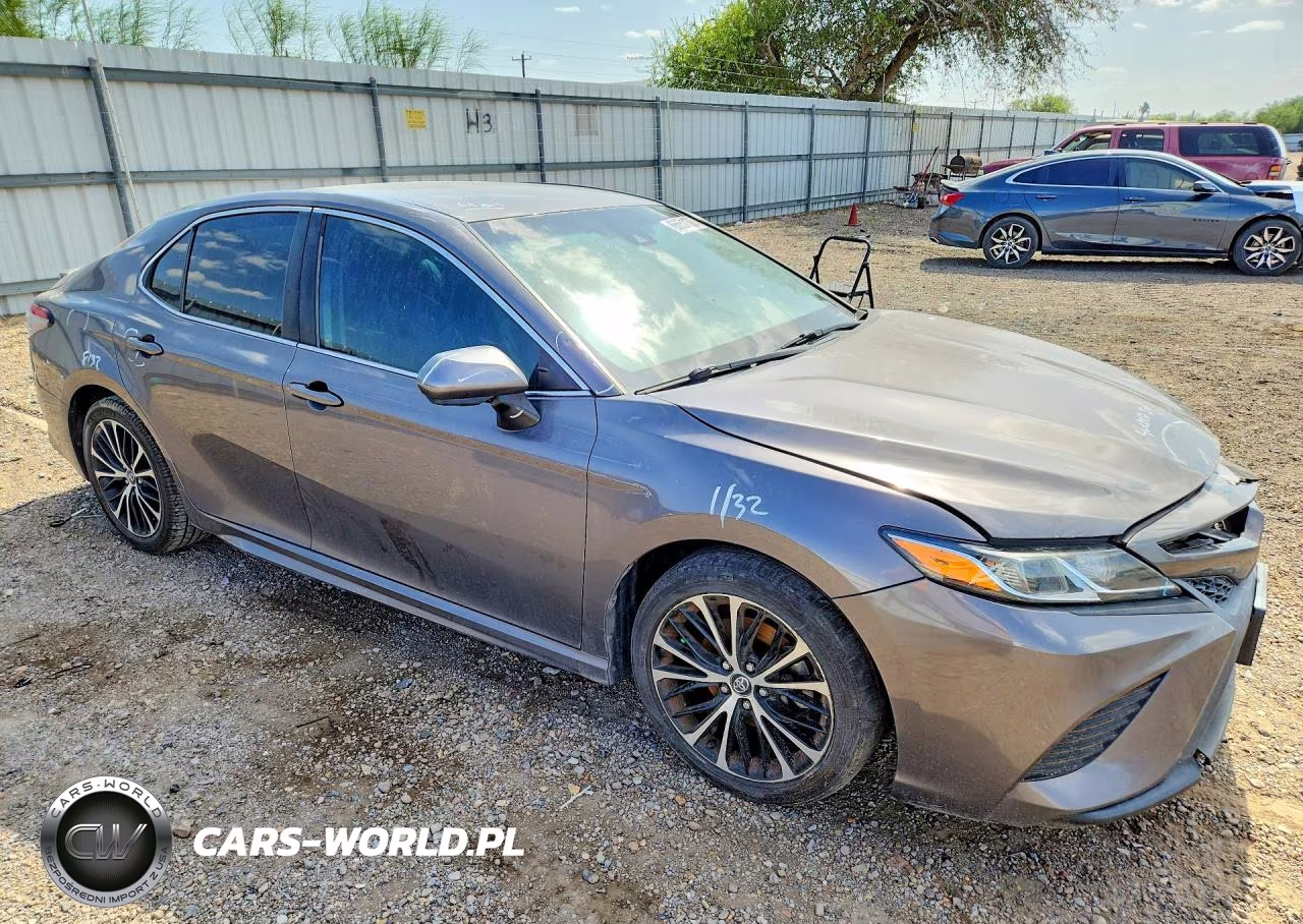 2018 Toyota Camry Se VIN:4T1B11HK0JU130593 - 4