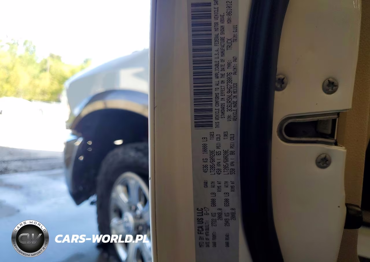 2017 Ram 2500 Laramie VIN:3C6UR5NL9HG738076 - 12