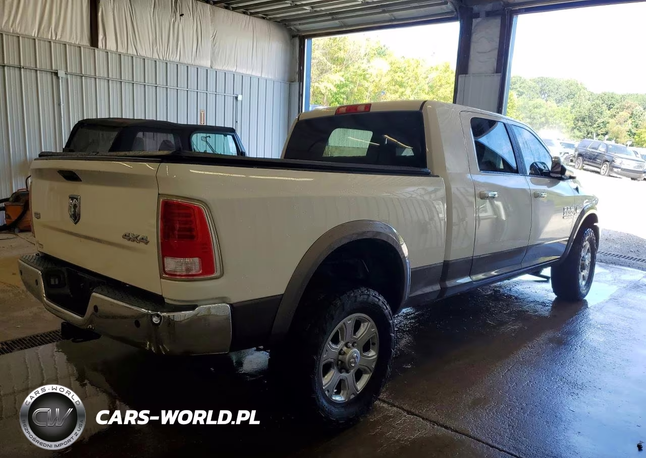 2017 Ram 2500 Laramie VIN:3C6UR5NL9HG738076 - 3