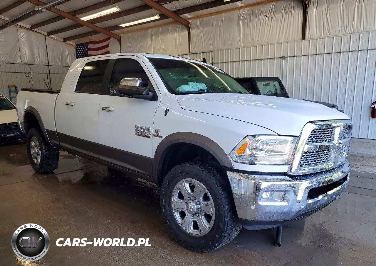 2017 Ram 2500 Laramie VIN:3C6UR5NL9HG738076 - 4