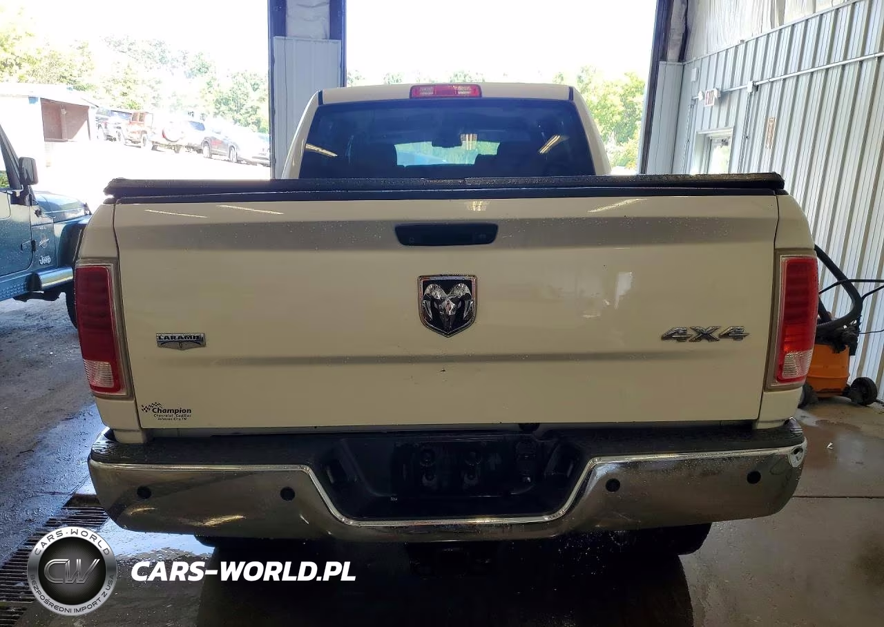 2017 Ram 2500 Laramie VIN:3C6UR5NL9HG738076 - 6