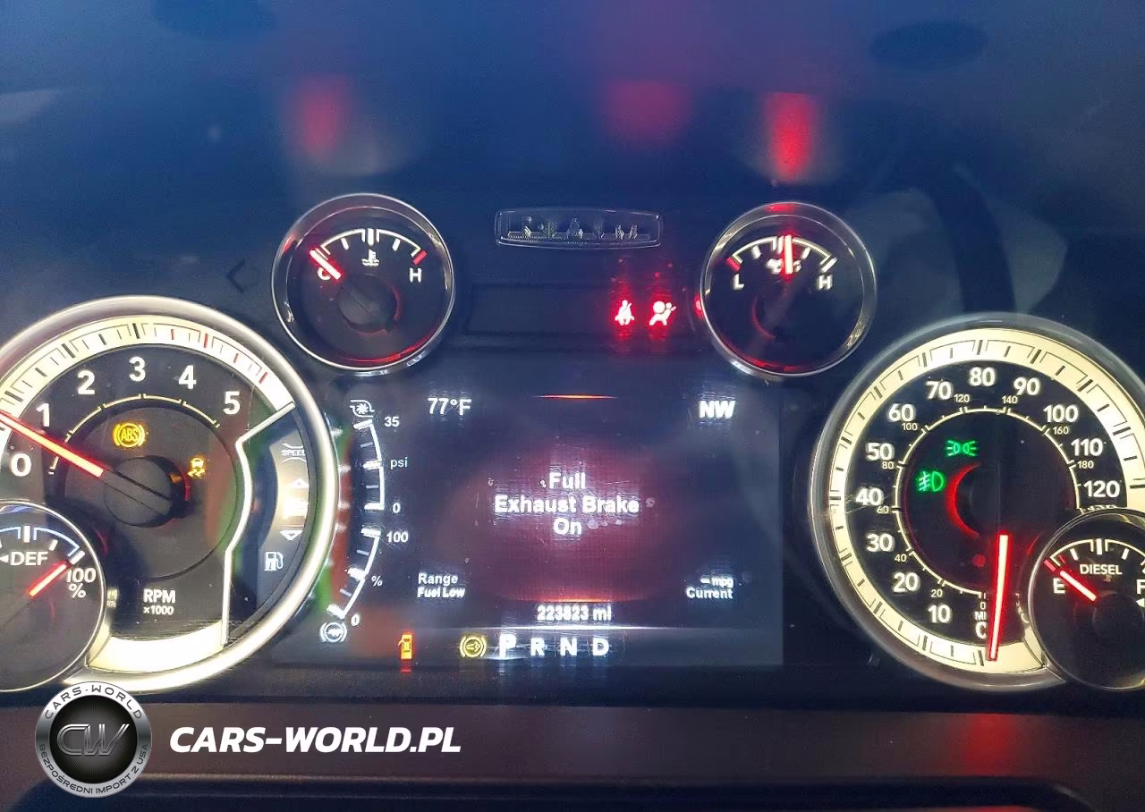 2017 Ram 2500 Laramie VIN:3C6UR5NL9HG738076 - 9