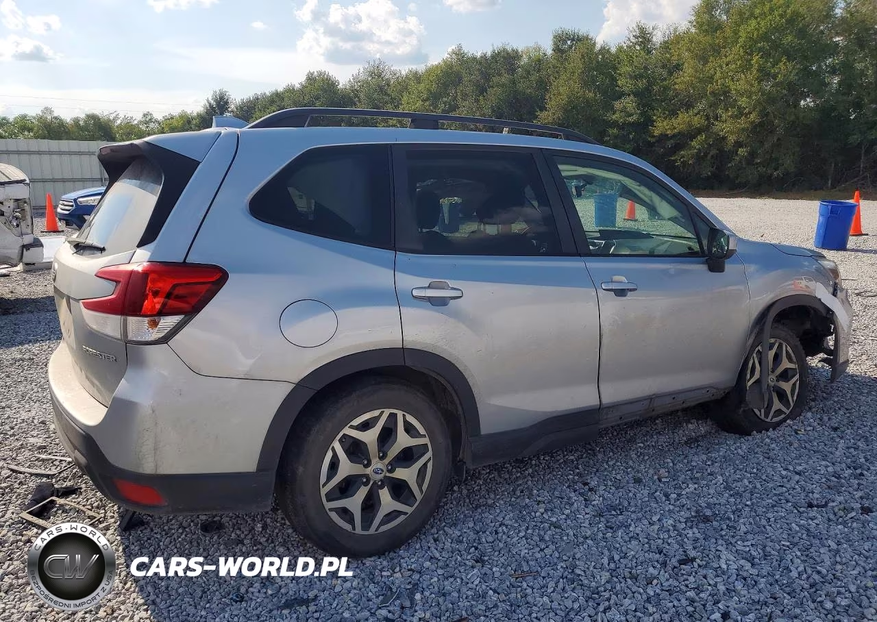 2020 Subaru Forester Premium VIN:JF2SKAJC6LH425182 - 3