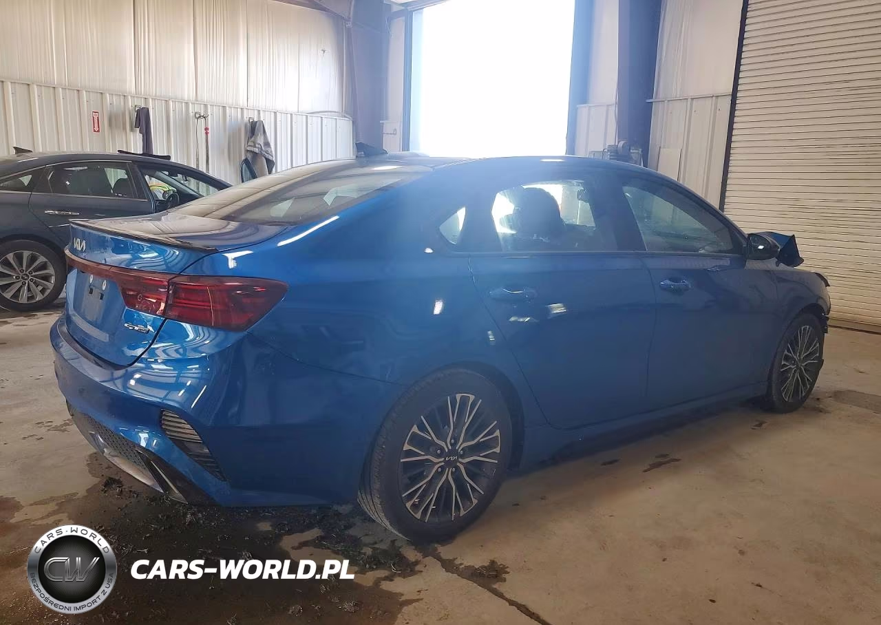 2023 Kia Forte Gt Line VIN:3KPF54AD8PE562332 - 3
