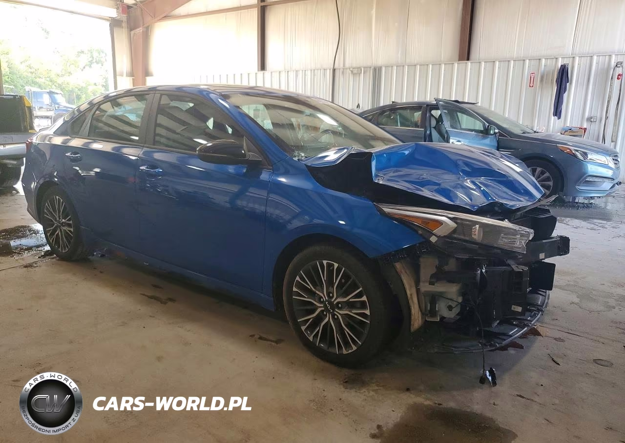 2023 Kia Forte Gt Line VIN:3KPF54AD8PE562332 - 4