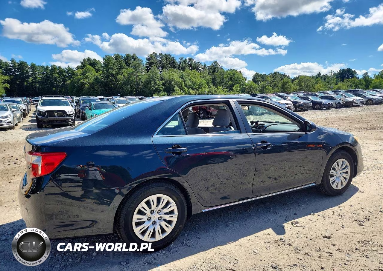 2014 Toyota Camry Le VIN:4T4BF1FKXER394050 - 3