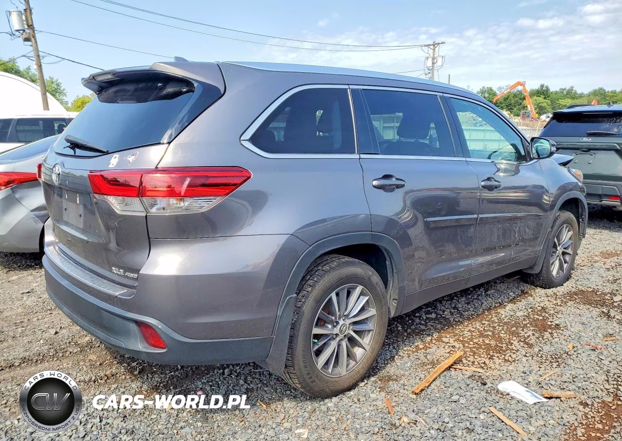 2019 Toyota Highlander Xle VIN:5TDJZRFH9KS588508 - 3