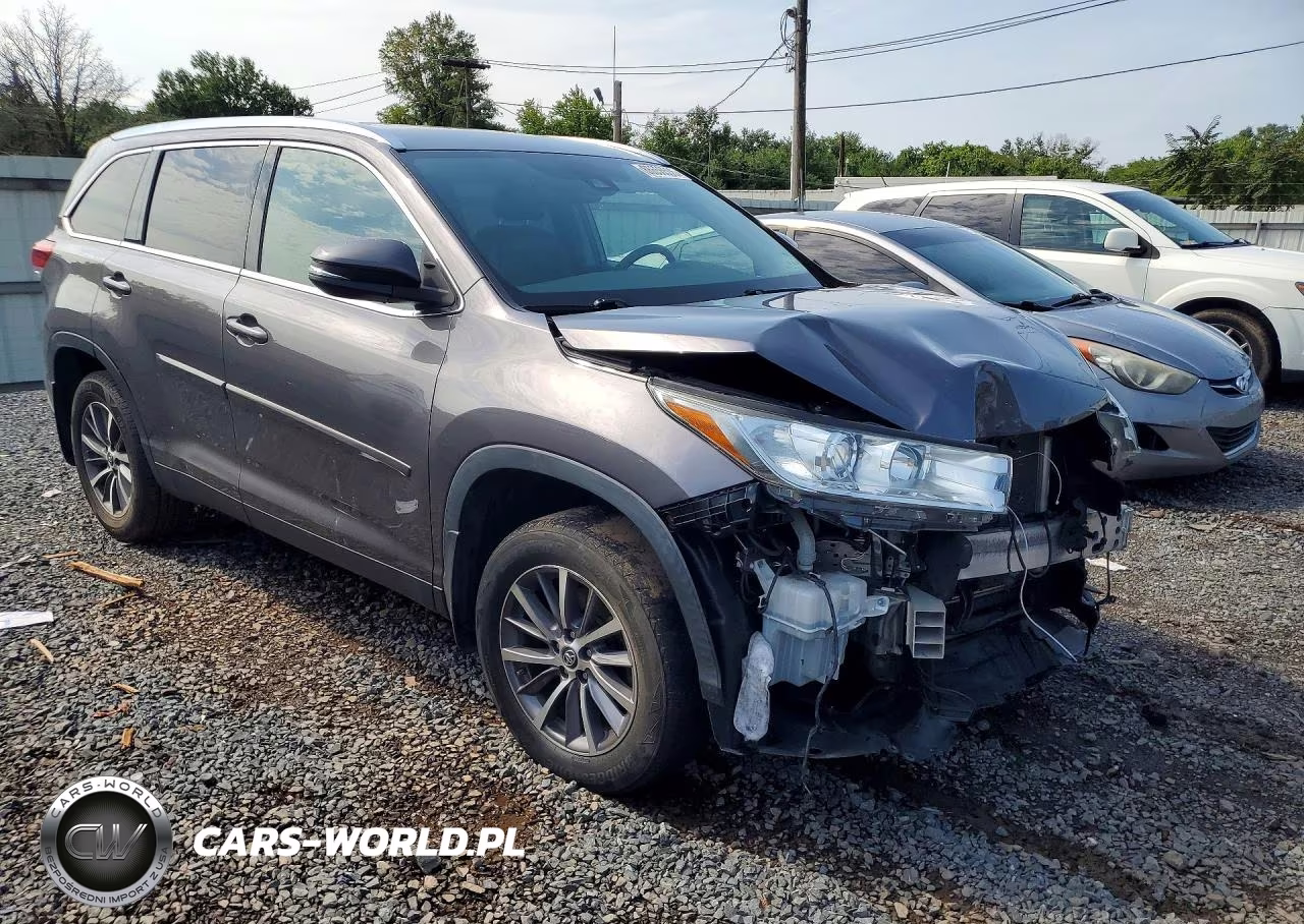 2019 Toyota Highlander Xle VIN:5TDJZRFH9KS588508 - 4