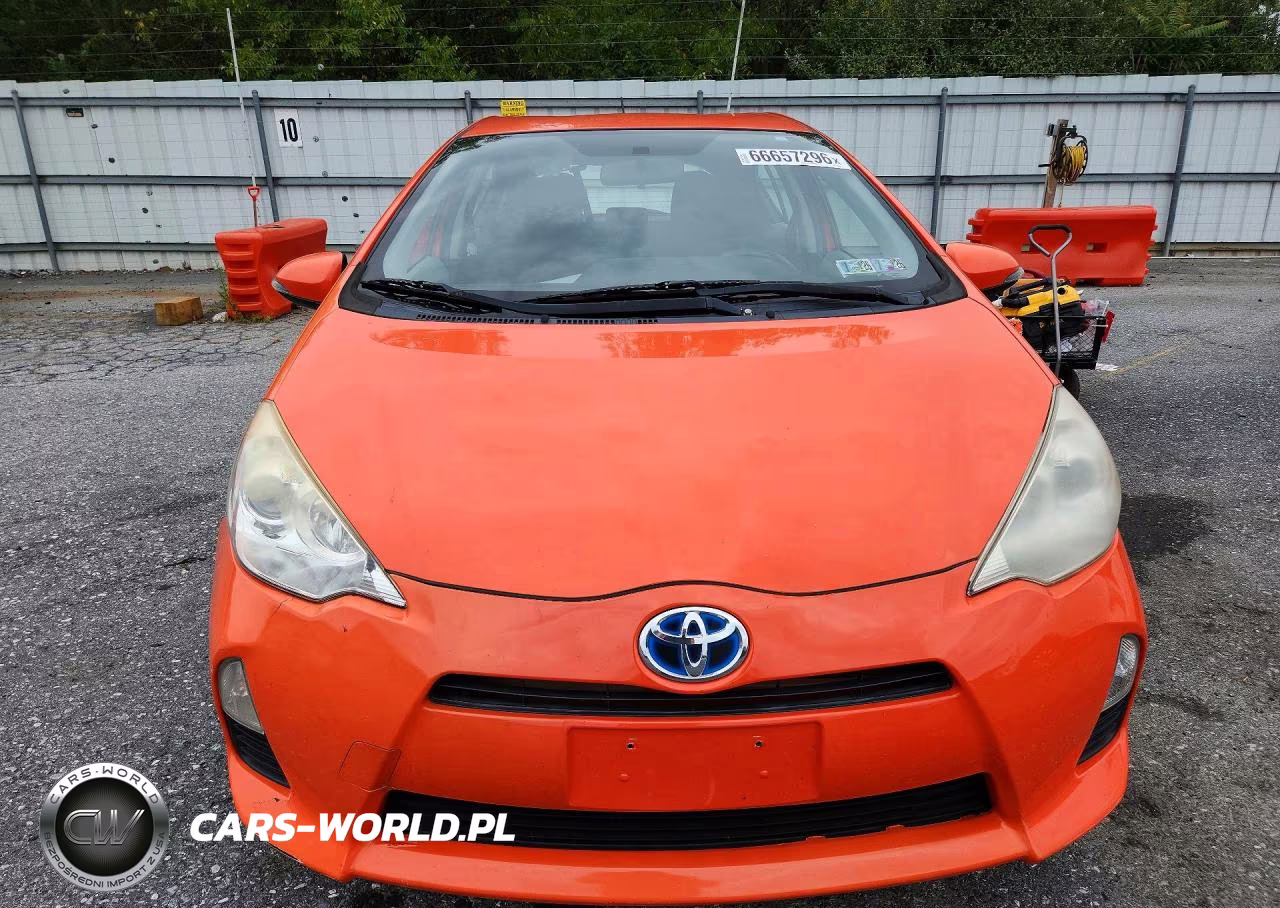 2012 Toyota Prius C Two VIN:JTDKDTB3XC1030448 - 5