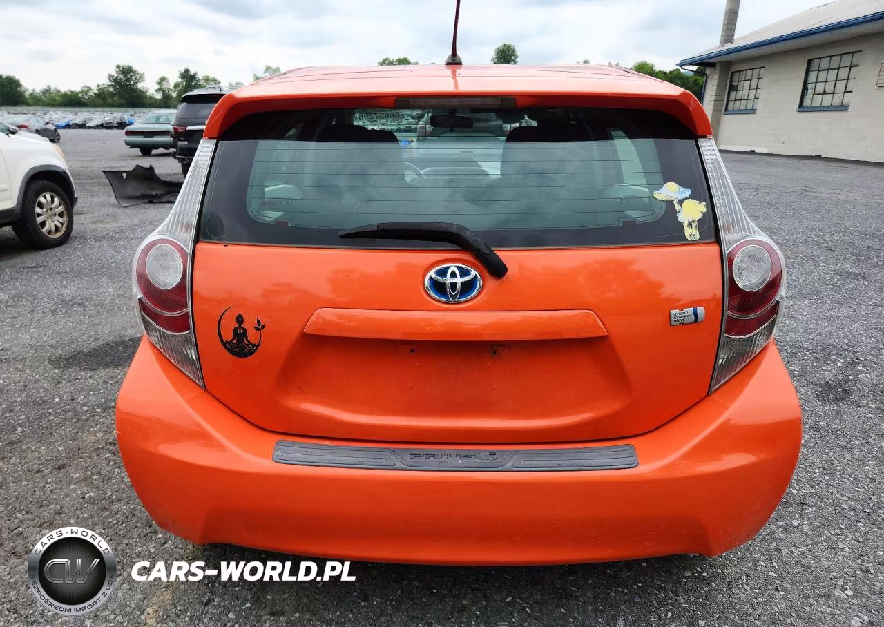 2012 Toyota Prius C Two VIN:JTDKDTB3XC1030448 - 6