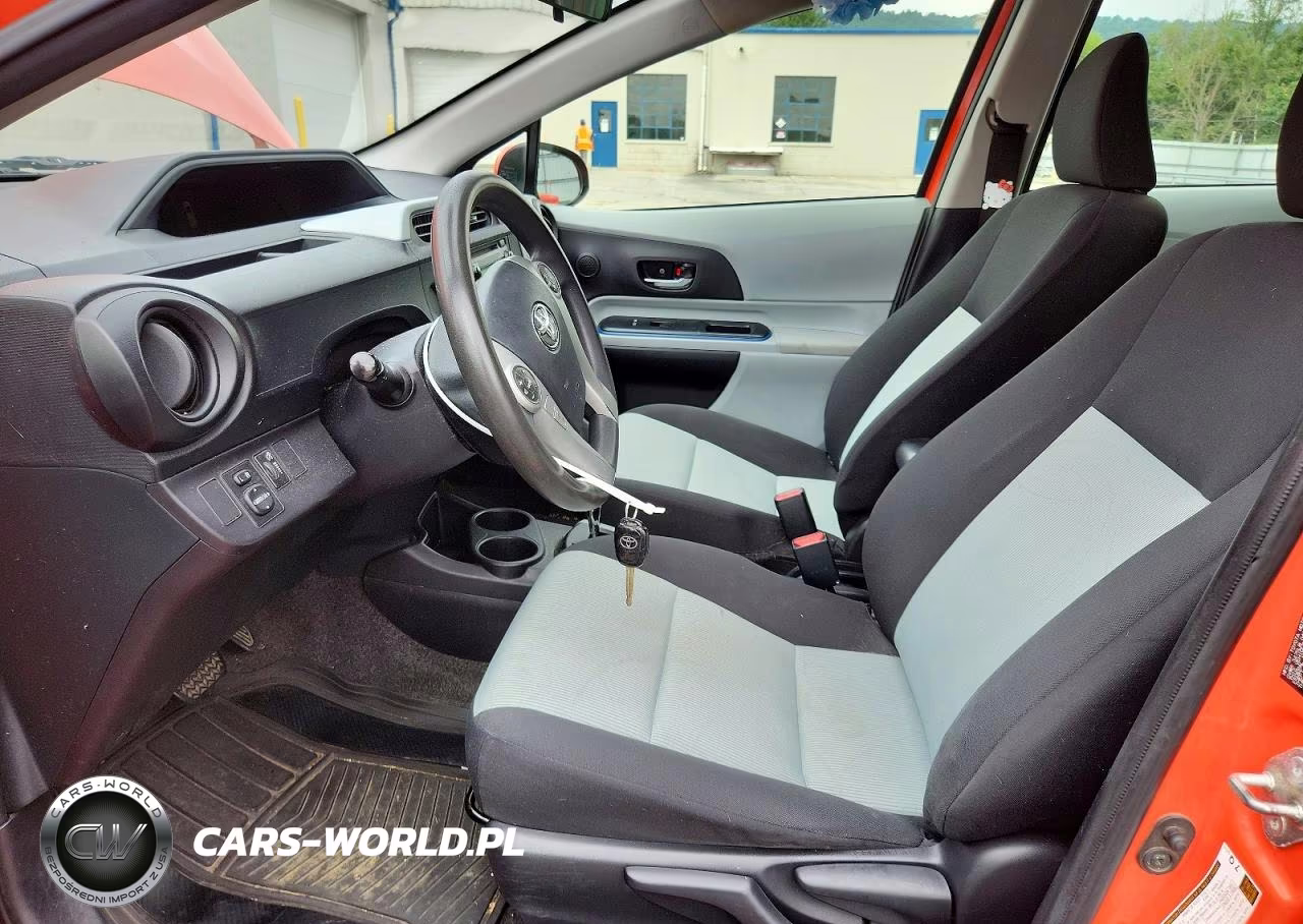 2012 Toyota Prius C Two VIN:JTDKDTB3XC1030448 - 7