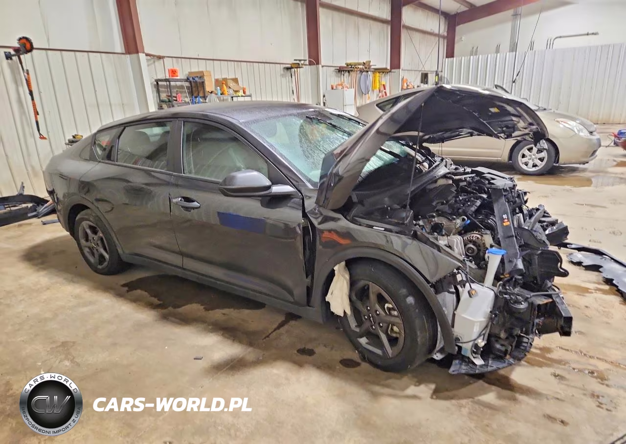 2025 Kia K4 Lxs VIN:3KPFT4DE3SE060072 - 4