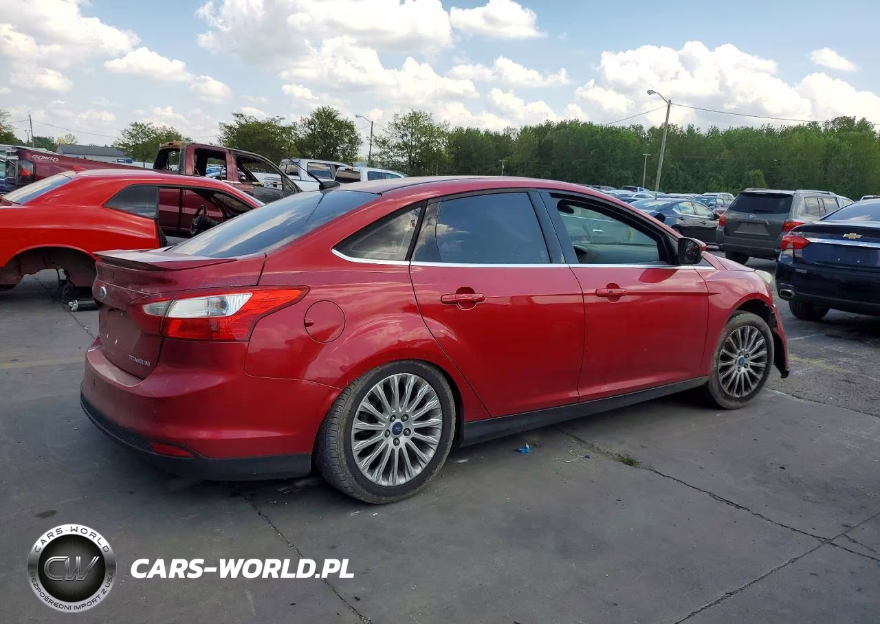 2012 Ford Focus Titanium VIN:1FAHP3J29CL167076 - 3
