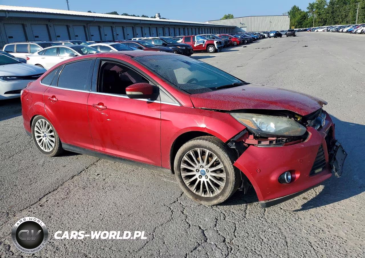 2012 Ford Focus Titanium VIN:1FAHP3J29CL167076 - 4