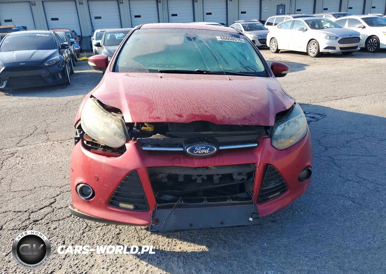 2012 Ford Focus Titanium VIN:1FAHP3J29CL167076 - 5