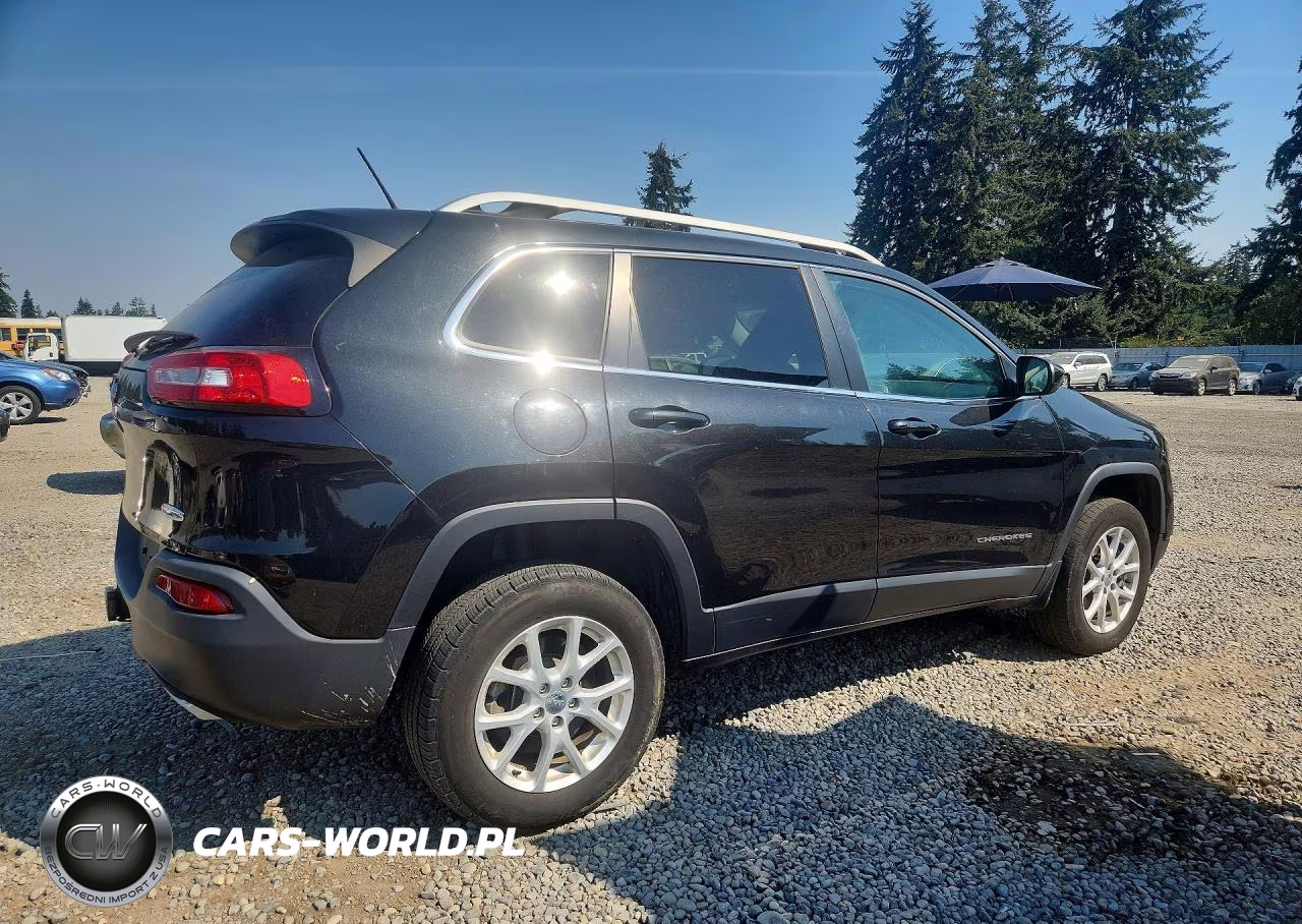 2015 Jeep Cherokee Latitude VIN:1C4PJMCS6FW582787 - 3