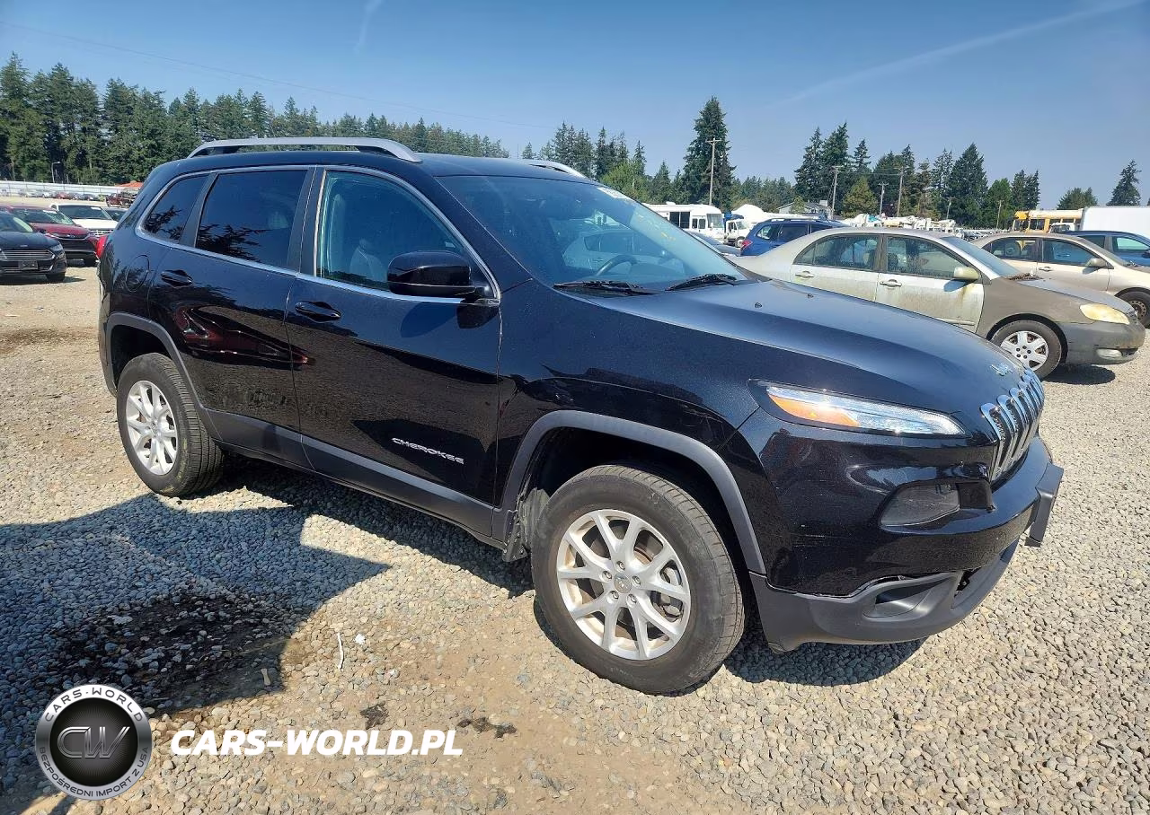2015 Jeep Cherokee Latitude VIN:1C4PJMCS6FW582787 - 4