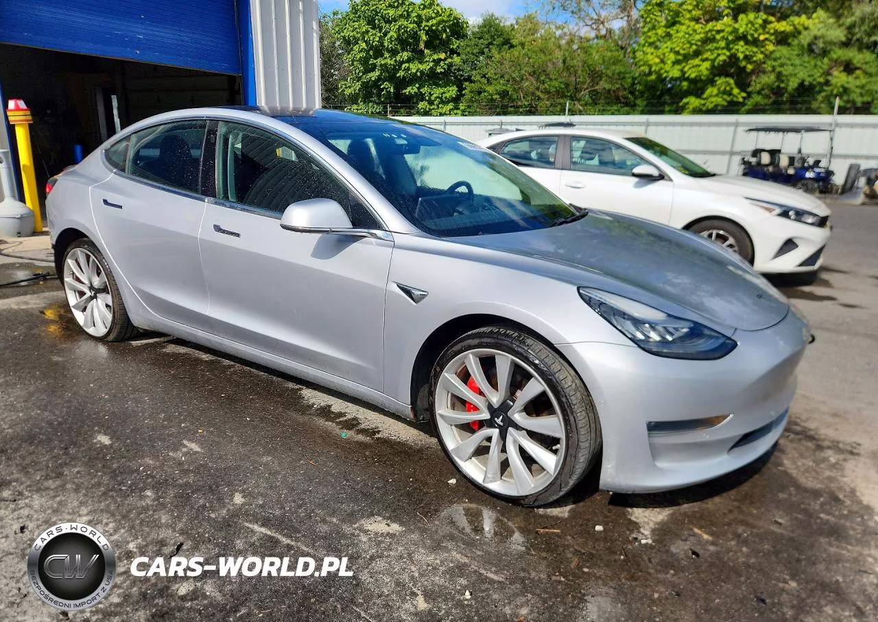 2018 Tesla Model 3 VIN:5YJ3E1EB5JF083393 - 4