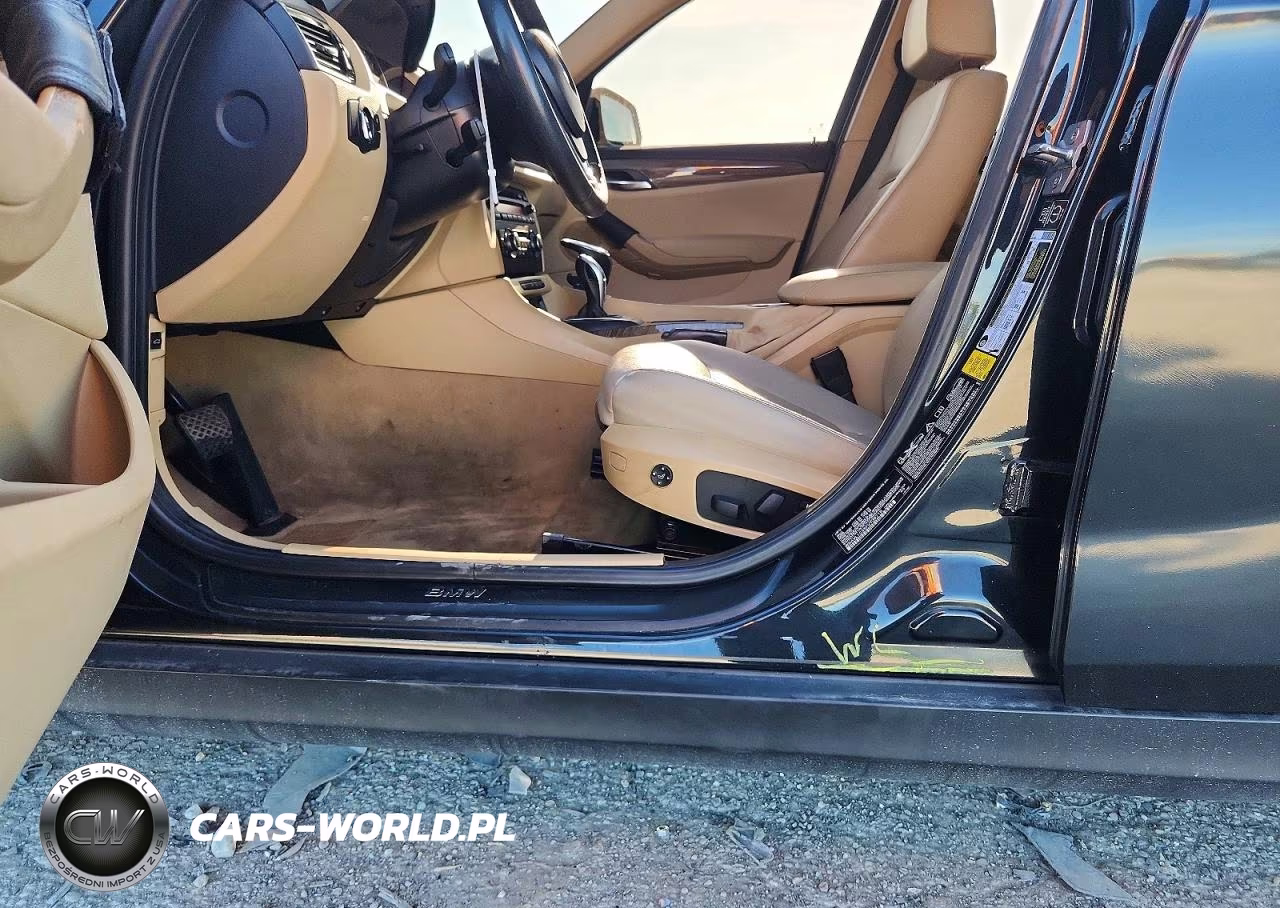 2015 BMW X1 xDrive28I VIN:WBAVL1C55FVY30718 - 12