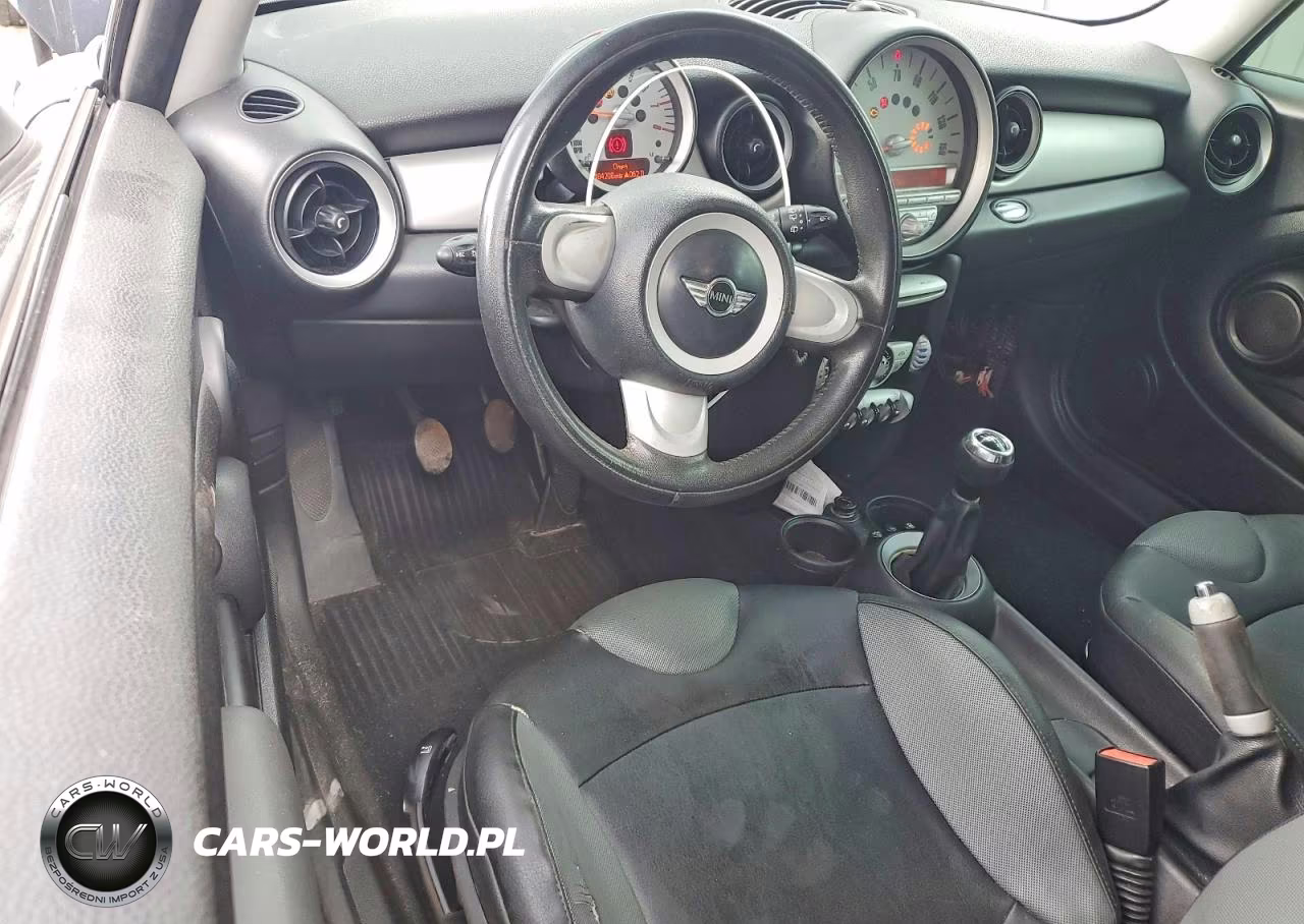 2007 Mini Cooper VIN:WMWMF33547TU62706 - 8
