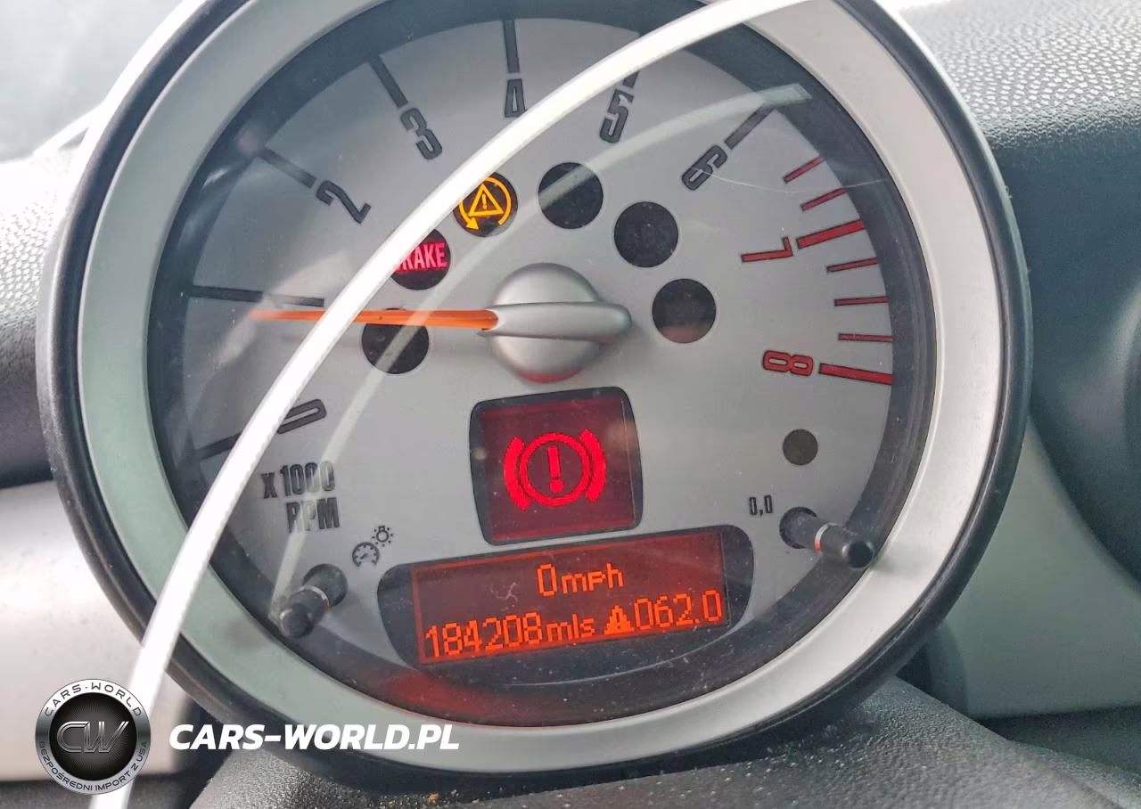 2007 Mini Cooper VIN:WMWMF33547TU62706 - 9